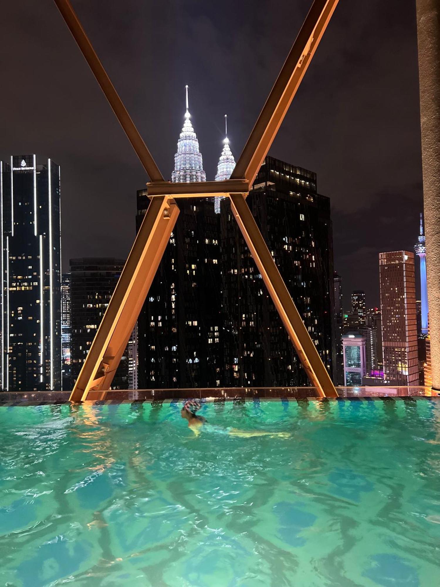 Scarletz Suites Kuala Lumpur By City Center Bagian luar foto